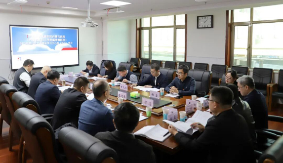 医院召开2025年第18次党委理论学习中心组（扩大）学习会议