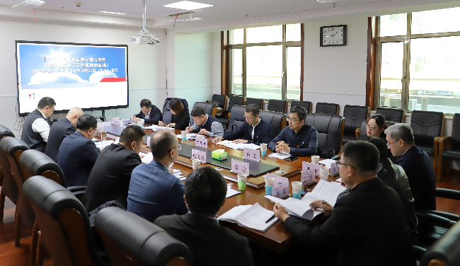 医院召开2025年第18次党委理论学习中心组（扩大）学习会议